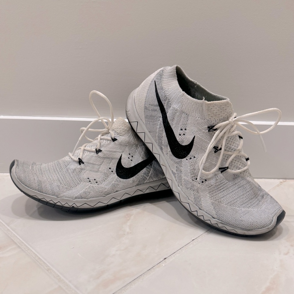 Nike free flyknit barefoot ride white and black running shoes